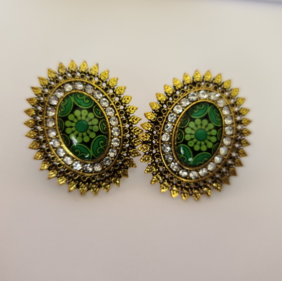 Green/gold Pakistani & Indian ethnic earrings - Picture 2 of 2